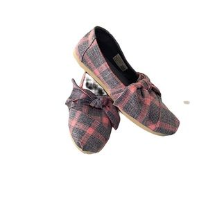 Toms woman's shoes BRAND NEW